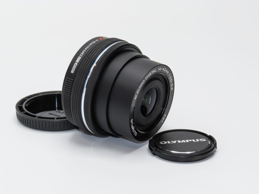 TechRentals_OLYMPUS_14-42mm_M_ZUIKO_01.jpg