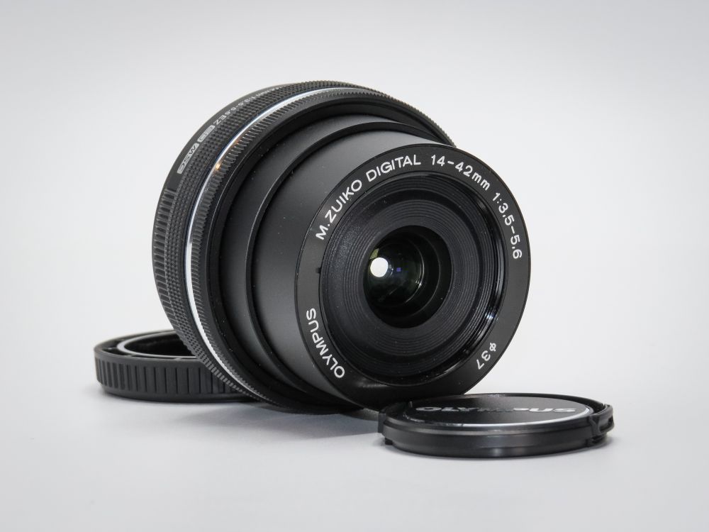 TechRentals_OLYMPUS_14-42mm_M_ZUIKO_02.jpg